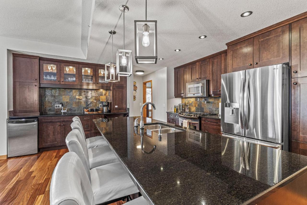 3 Bedroom Condo By Canadian Rockies Vacation Rentals Canmore Buitenkant foto
